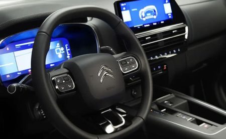 Citroen C5 Aircross ha un abitacolo comodo e spazioso. Offerta Noleggio Lungo Termine Pronta Consegna MCM Agenzia Leasys